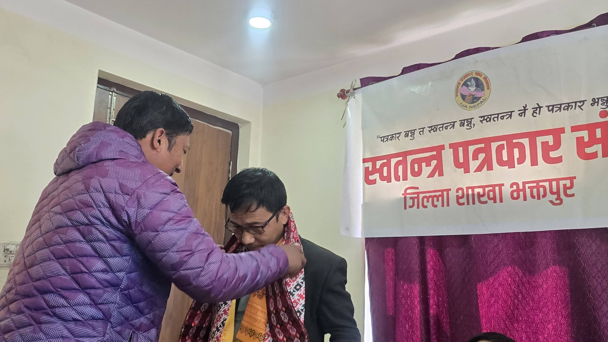 भक्तपुरबाट स्वतन्त्र पत्रकारमा निर्वाचित पदाधिकारीहरुलाई बढाई 