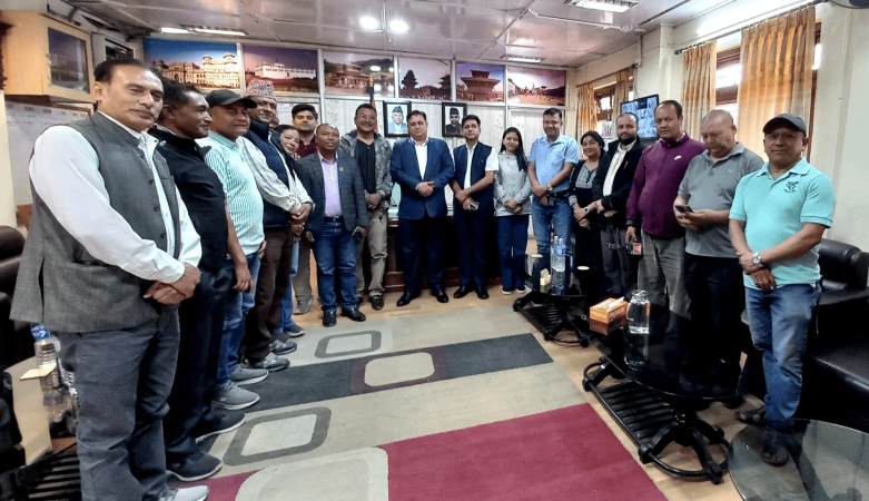 जिल्ला प्रशासन कार्यालयमार्फत सरकारलाई ज्ञापनपत्र