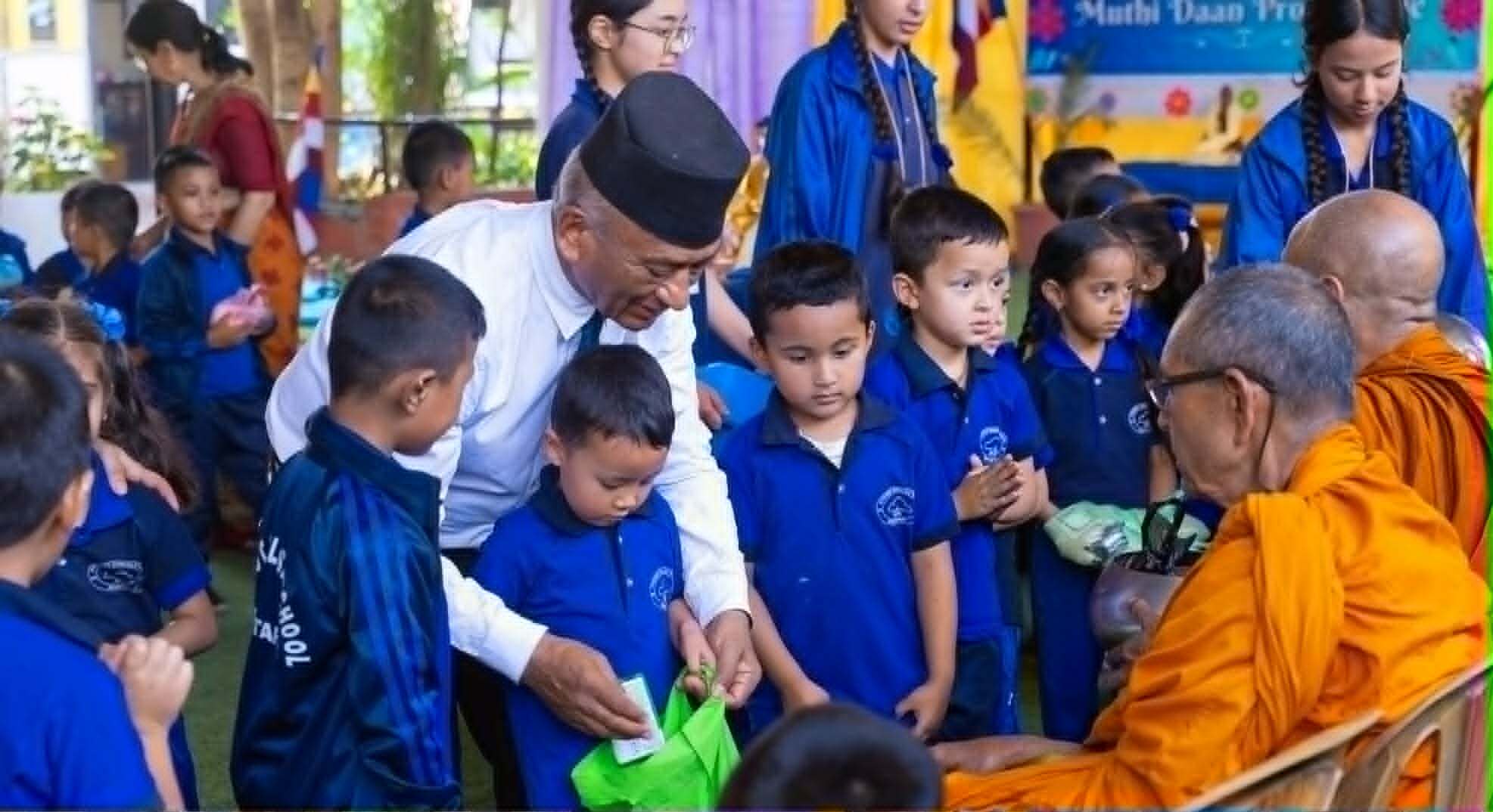 जब स्कुलमा भिक्षुहरु आए.....