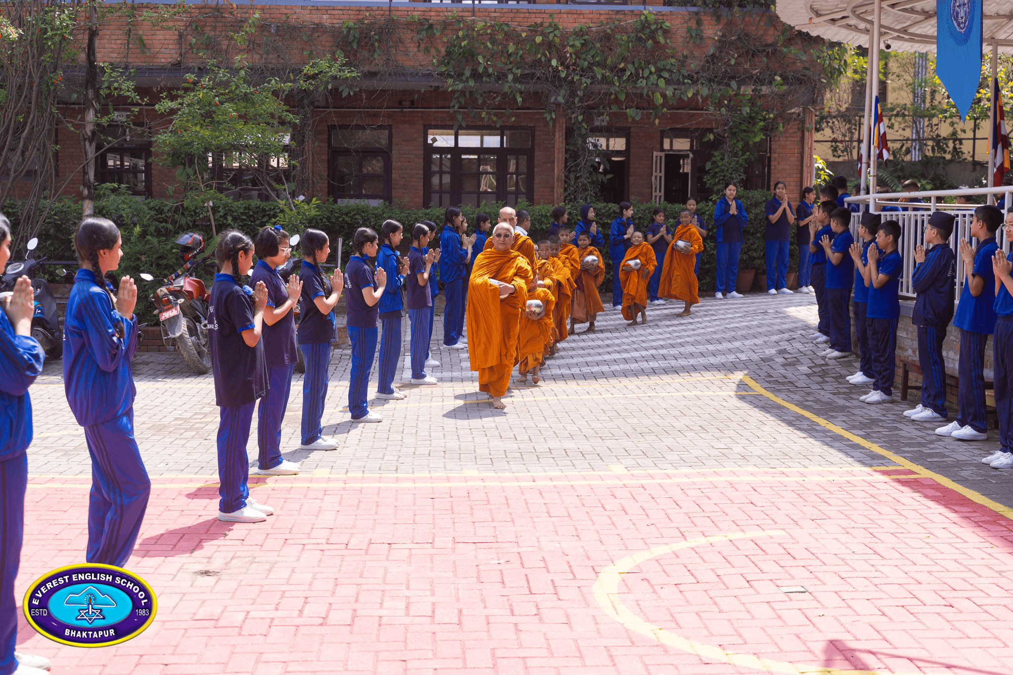 जब स्कुलमा भिक्षुहरु आए.....