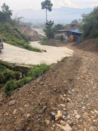 प्लटिङलाई लाभ पुग्ने गरी सार्वजनिक जग्गाबाट बाटो निर्माण