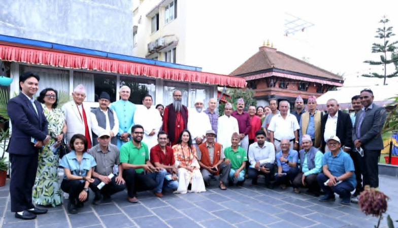 हात्तीवनमा देशका विशिष्ट विज्ञहरुको ऐतिहासिक भेला : "हाम्रो नेपाल हाम्रो गौरव"को अभियान थालनीमा एकमत