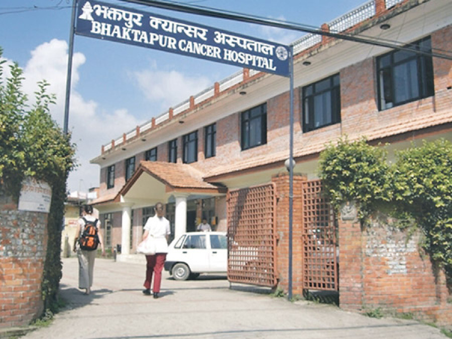 भक्तपुर क्यान्सर अस्पताल, भनसुनका आधारमा ३० जनाभन्दा बढी कर्मचारीहरुलाई नियुक्त