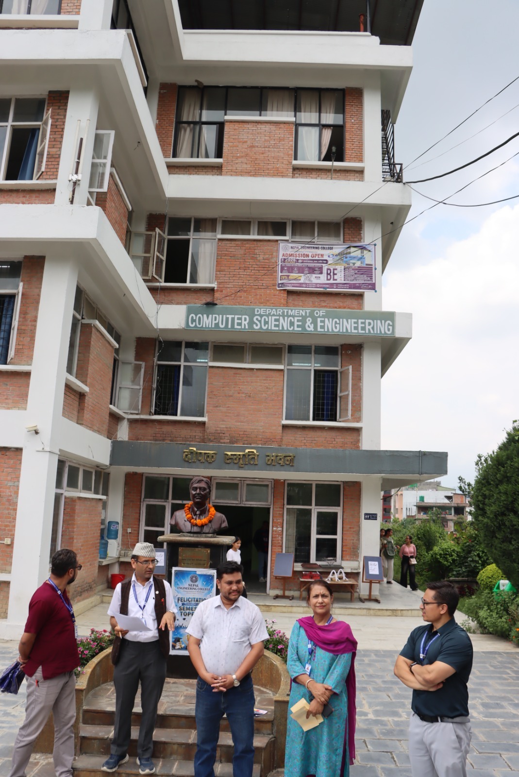 नेपाल इन्जिनियरिङ कलेजमा एकैदिन रक्तदान, आँखा शिविर तथा मक टेष्ट