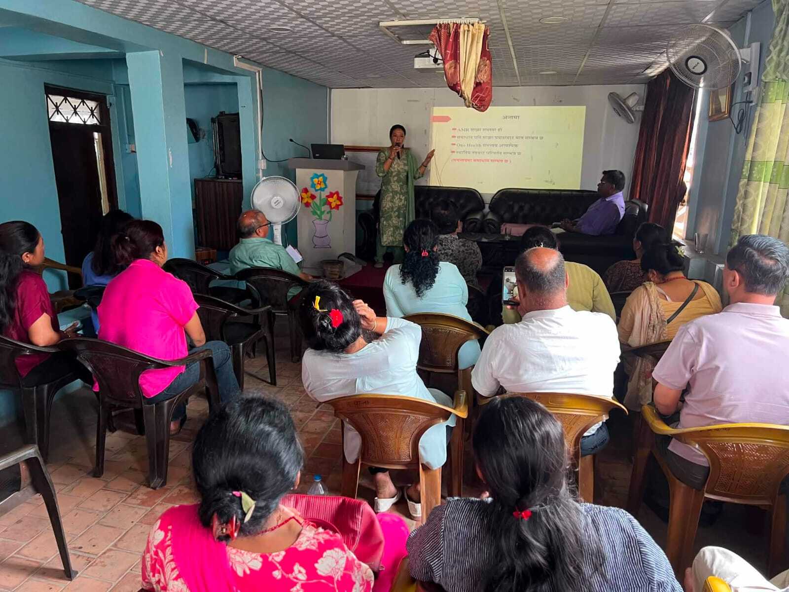भक्तपुरमा डेंगु र एन्टिबायोटिक प्रतिरोध (AMR) बारे जनचेतना कार्यक्रम