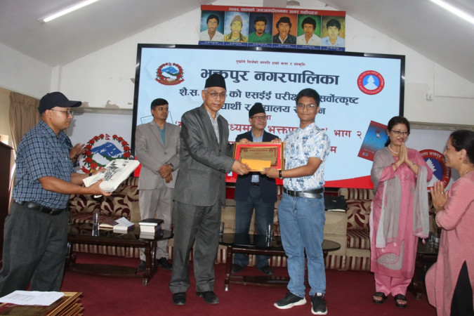 भक्तपुर नगरका १३ जना चार जीपीए विद्यार्थी पुरस्कृत (नामावलीसहित)