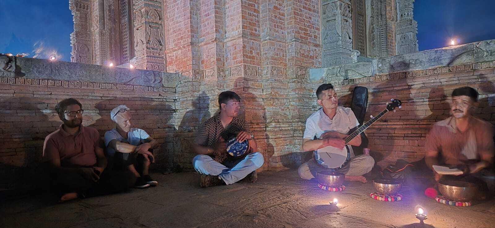 भक्तपुरमा 'मेडिटेटिभ नाइट टुरिजम'को नयाँ अभ्यास: सिलु महादेव र ऐतिहासिक चोकहरूमा मौलिक भजन अर्पण