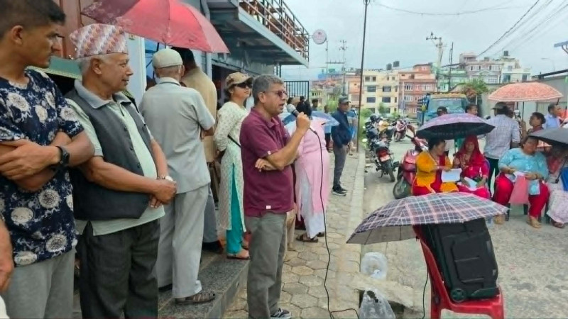 कमेरोटार जग्गा एकीकरण आयोजना २३ वर्षदेखि अलपत्र पारेको भन्दै कमेरोटारबासी आन्दोलित, बिहौदेखि आयोजनामा धर्ना