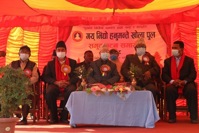 नेता बिजुक्छेँद्वारा गय् भिंद्यो हनुमन्त्ते पुल उद्घाटन