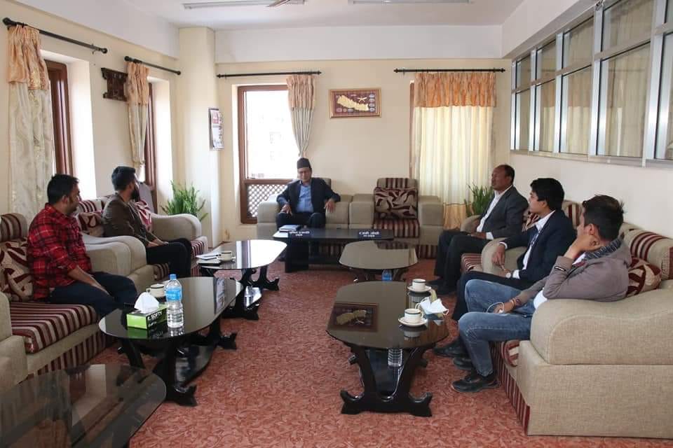 बालेन फेरि भक्तपुरमा, यस्तो लेखे प्रतिक्रिया