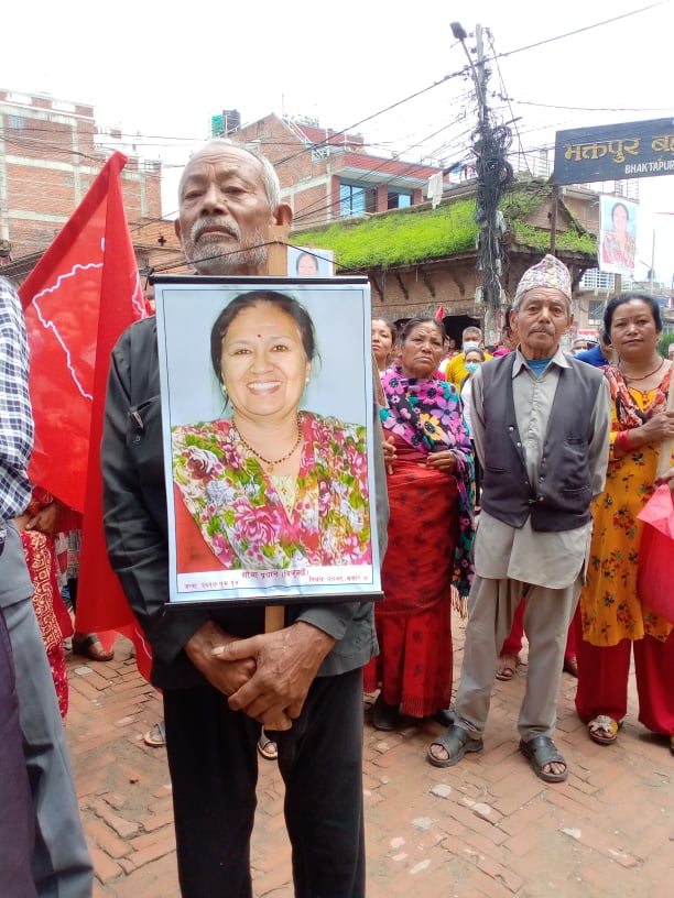 स्वर्गीय शोभा प्रधानका शवयात्राका फोटो फिचर