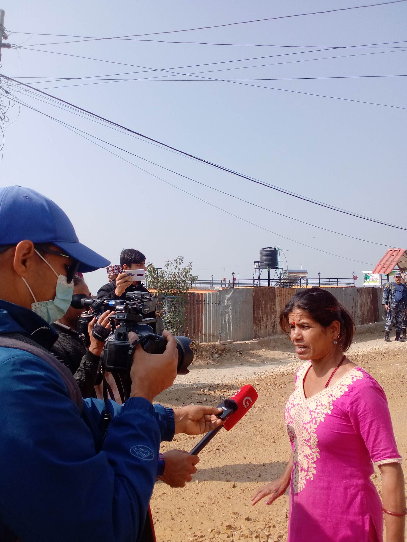 यी हुन् जसले उपप्रधानमन्त्रीसहितको टोलीलाई बाटोकोवीचमा पुगेर सवारी रोके