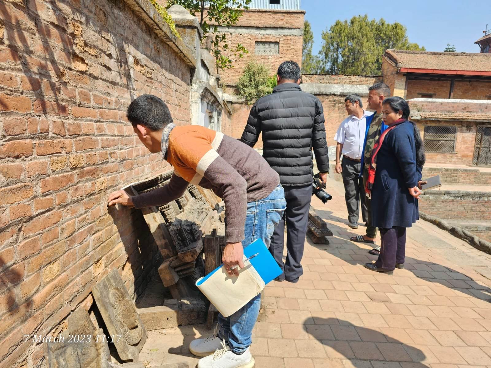 भक्तपुर दरवार क्षेत्रको तलेजुभित्र दिउँसै मूर्ति चोरीको प्रयास ः चोरी प्रयास गर्ने विदेशी पक्राउ 