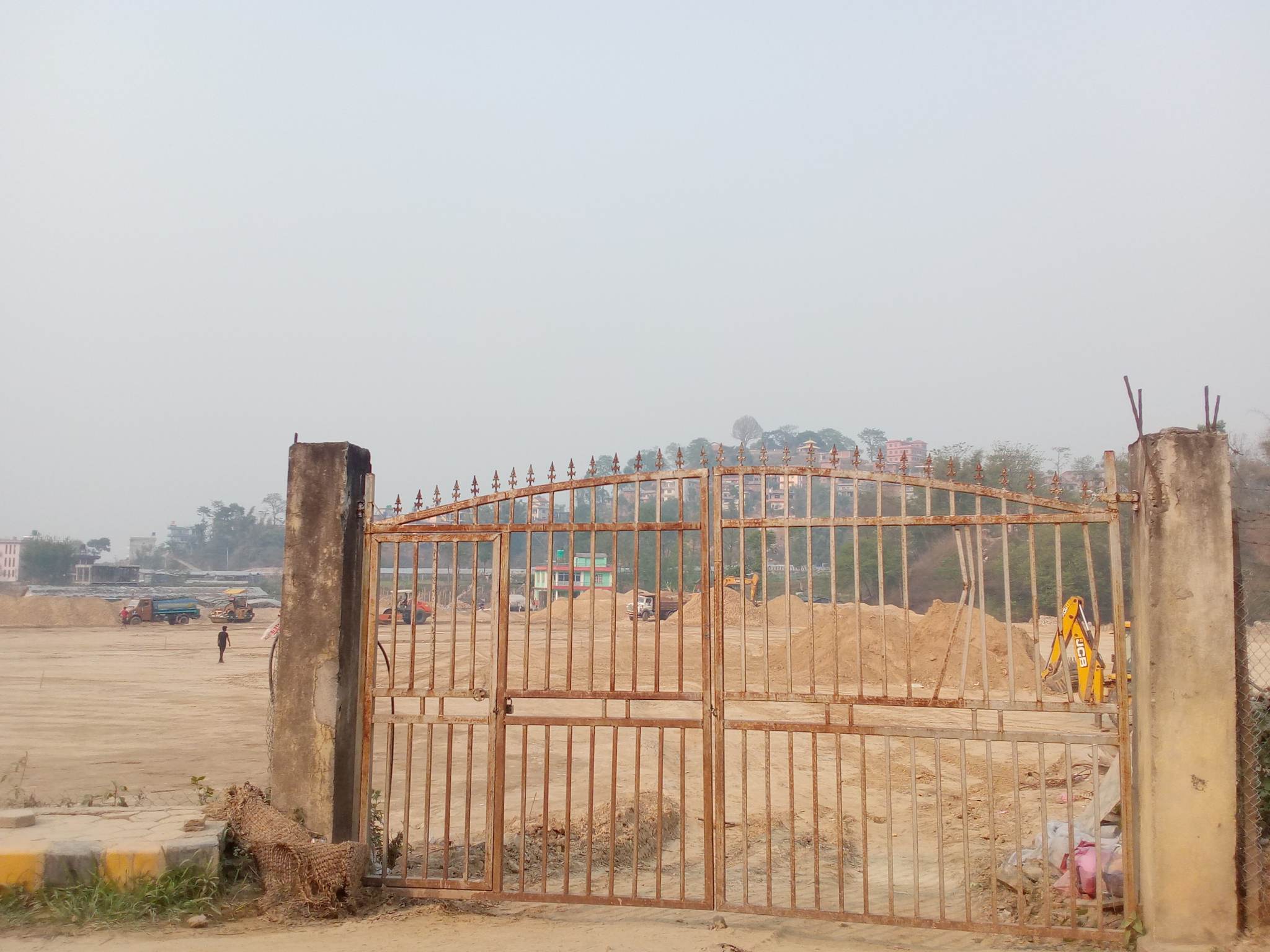 ७२ सालको भूकम्पले नचर्केका घर अहिले चर्कियो, अब हामी कता जाऔं ? 