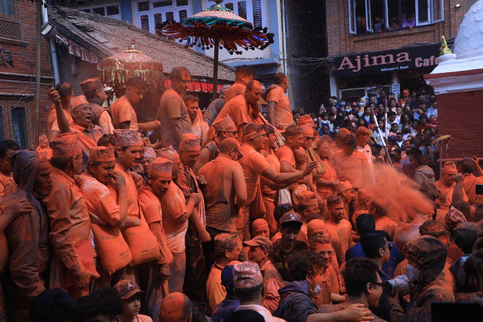 हेर्नुहोस् बालकुमारी सिन्न्दुर जात्राका फोटो फिचर