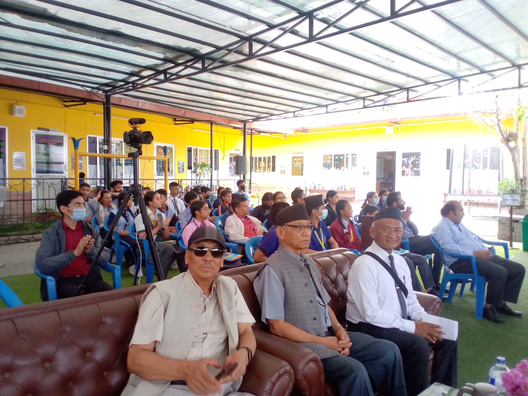 एभरेष्टमा भएको उपत्यकाव्यापी बक्तृत्वकलामा ग्लाड स्टोनका निम्ता भट्टराई प्रथम