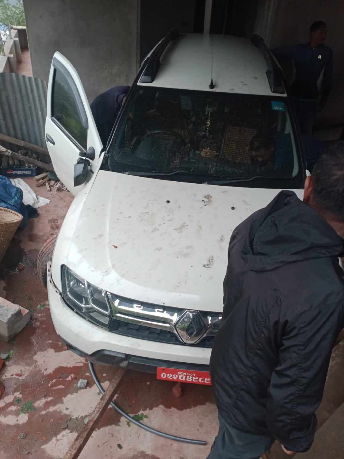 चोरेर ल्याएको कार उडेर बाटो मुनिको घरमा छिरेपछि .........