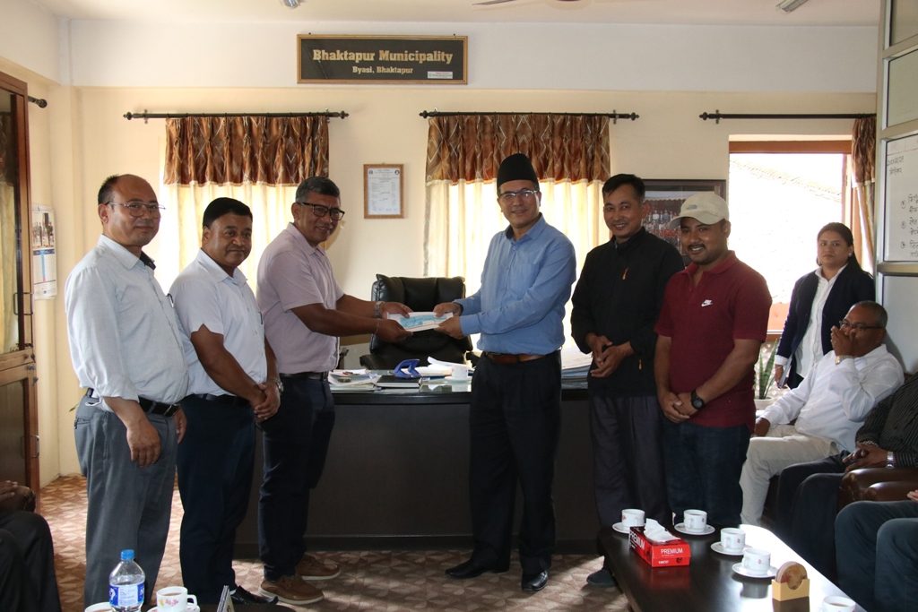 भक्तपुर नगरपालिकालाई सहकारी संस्थाको सामुदायिक विकास कोषको रकम हस्तान्तरण