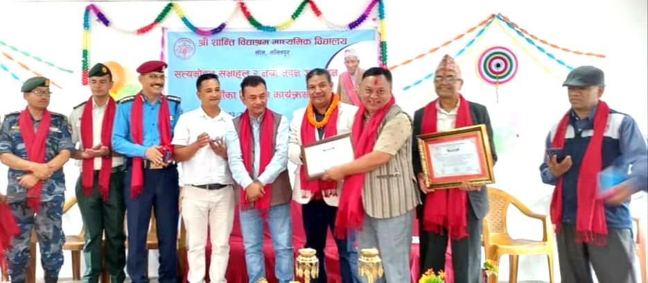 सत्यमोहन जोशीको प्रतिमा अनावरण