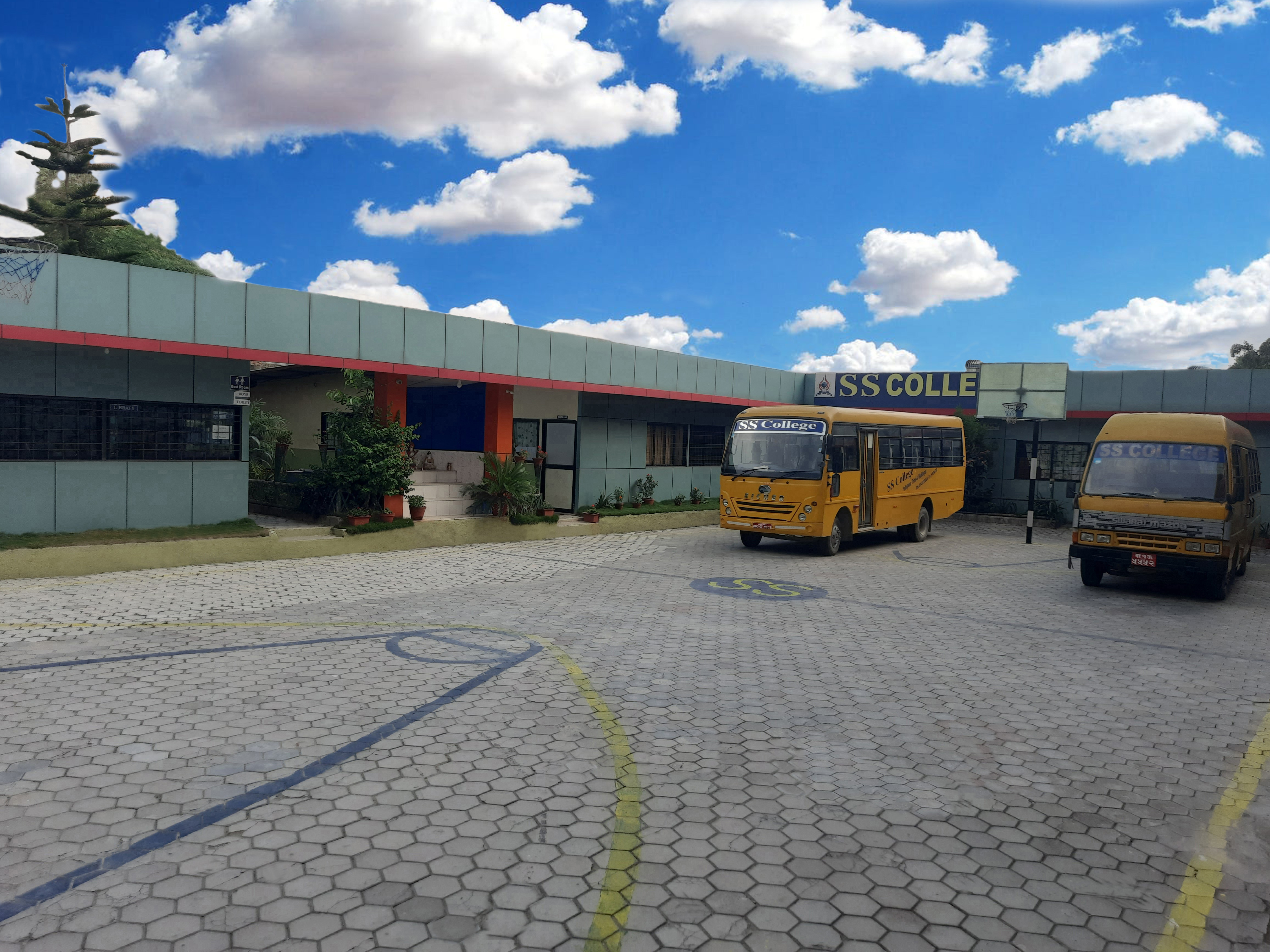 आधुनिक शिक्षण पद्दति एबम् प्रविधिको प्रयोग, कक्षा कोठामा प्रोजेक्टरको प्रयोग गरि सिकाई थप प्रभाबकारी बनाउने गर्छौं