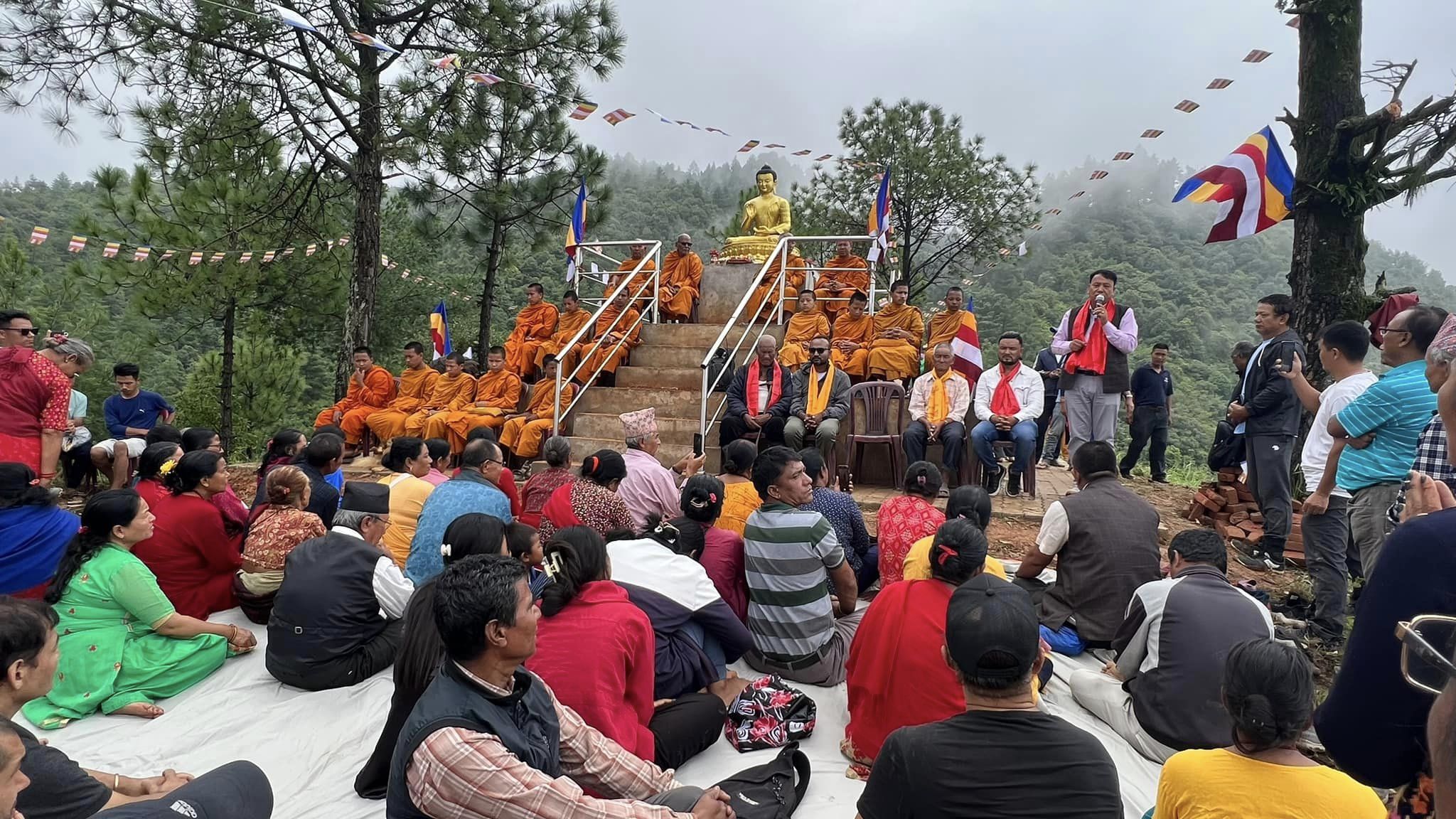 यसरी गरियो भक्तपुरको मालीगाउँंमा बुद्धको मूर्ति प्रतिस्थापन (फोटो फिचर) 