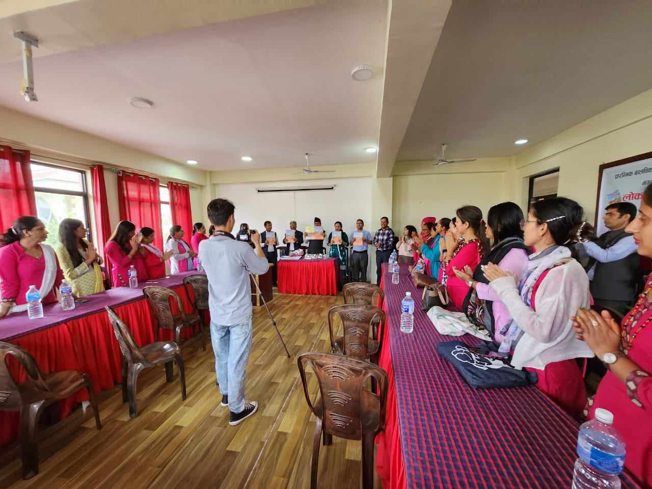 प्रारम्भिक बाल विकाससम्बन्धी पुस्तक लाेकार्पण