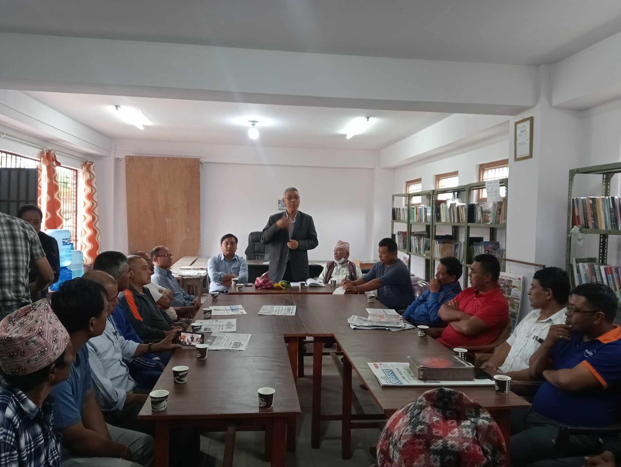 सांसद् प्रेम सुवालबाट कालीघाट पुस्तकालयको निरीक्षण