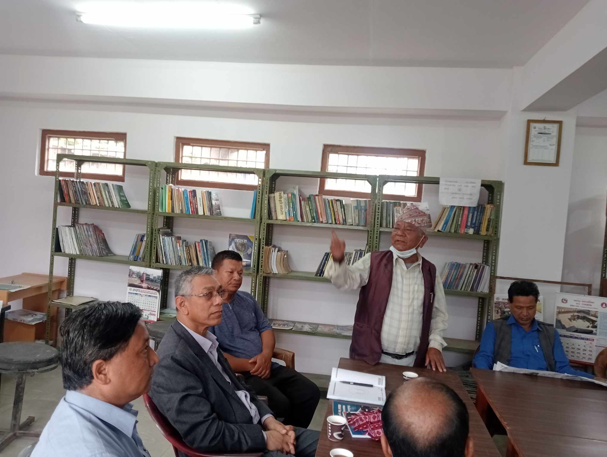 सांसद् प्रेम सुवालबाट कालीघाट पुस्तकालयको निरीक्षण