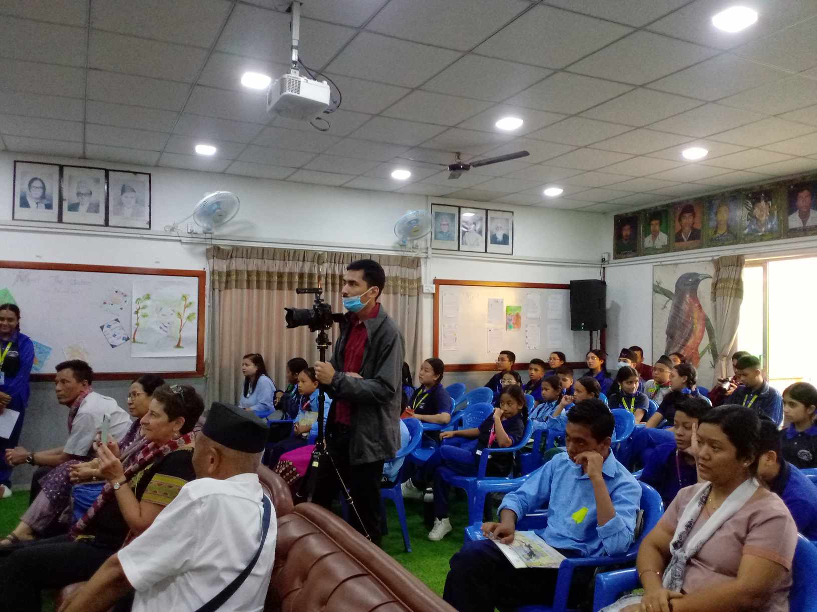 भक्तपुरको एभरेष्ट स्कुलका विद्यार्थीले भने ः सडक कुकुरहरुलाई नपिटौं 