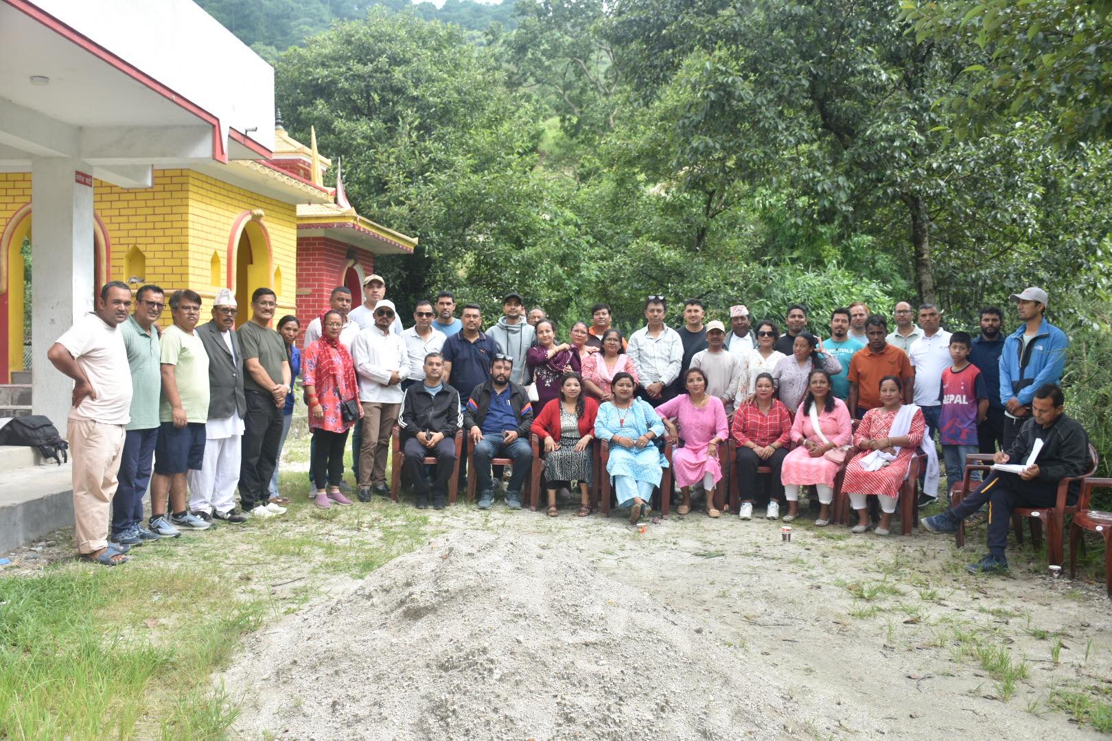 बूढानीलकण्ठ नगरपालिका वडा नं ४ थापागाउँ घाटेवनमा बृक्षारोपण