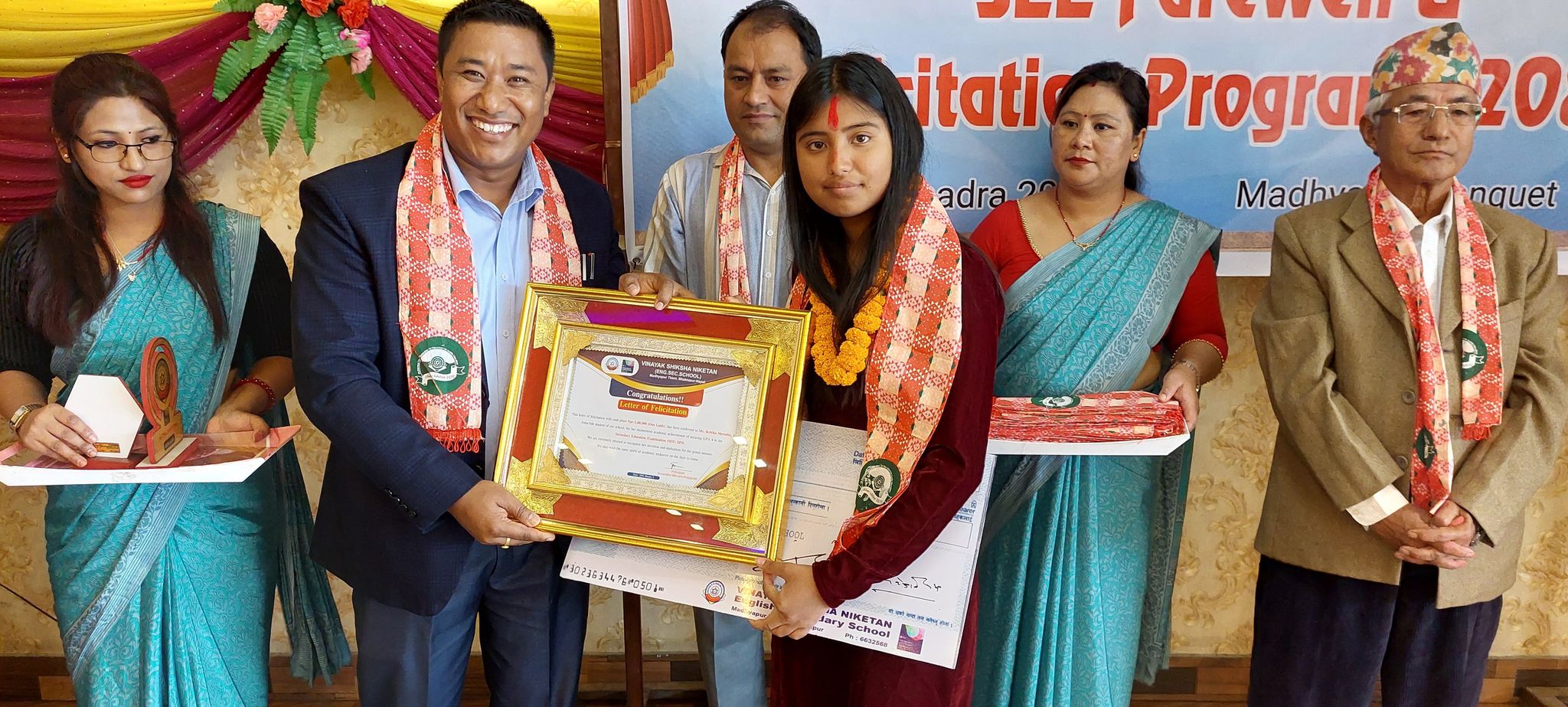 विनायकद्वारा रु. एक लाख सहित GPA 4 ल्याउने विद्यार्थी सम्मानित