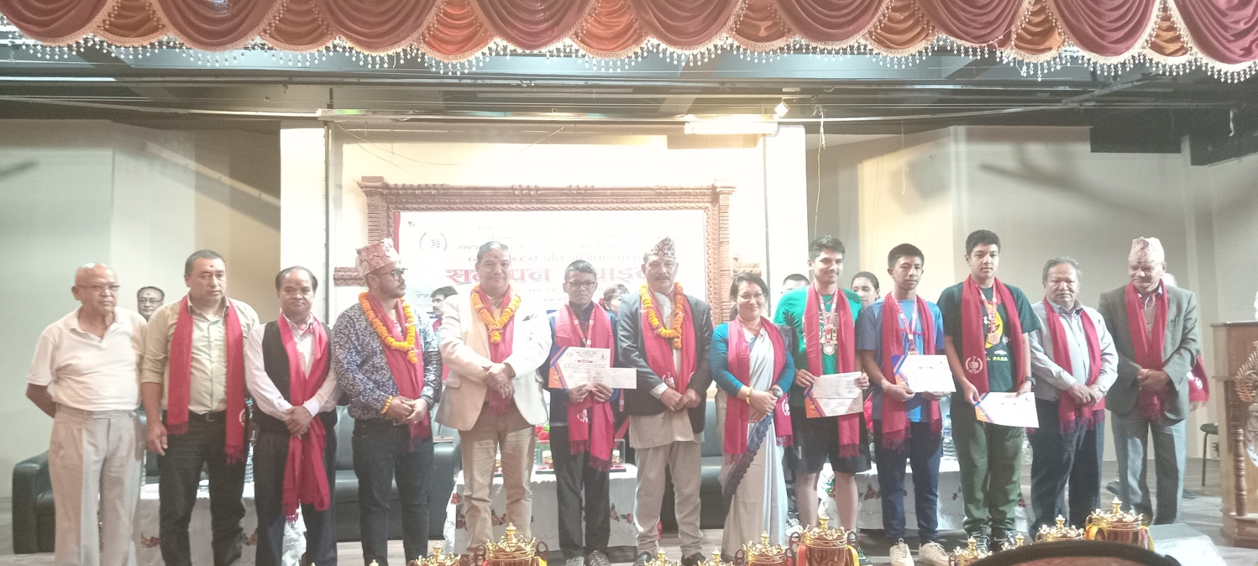 काजिलाल अवाले स्मृति प्रथम ब्याडमिन्टन प्रतियोगिताको उपाधि विजेताहरु पुरस्कृत