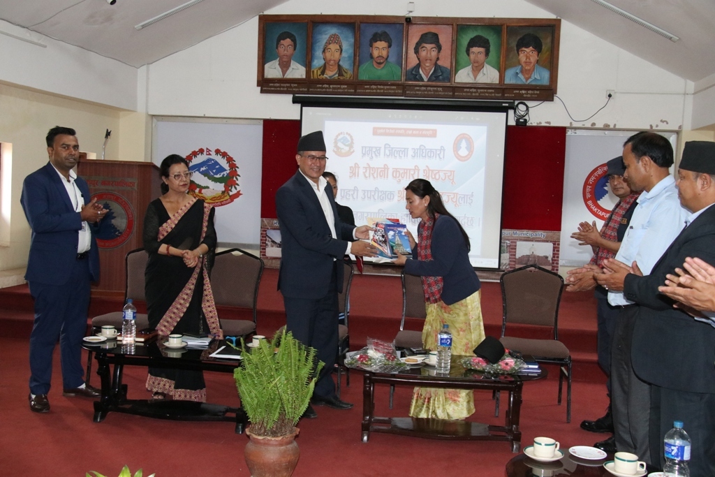 भक्तपुरमा सिडिओ रोशनीकुमारी श्रेष्ठ र एसपी वेद बिष्टलाई स्वागत