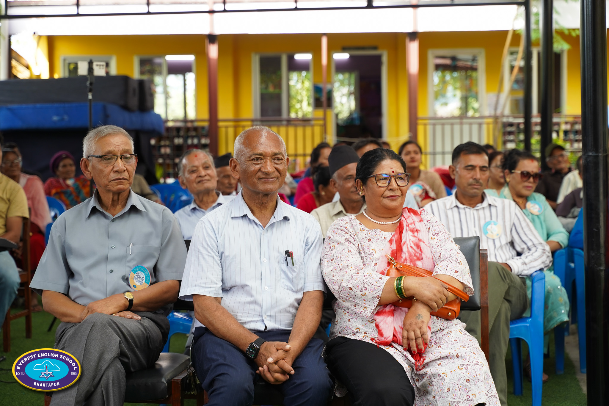 एभरेस्टका ससाना नानीहरुले गरे हजुरआमा हजुरबुबाहरुलाई सम्मान 