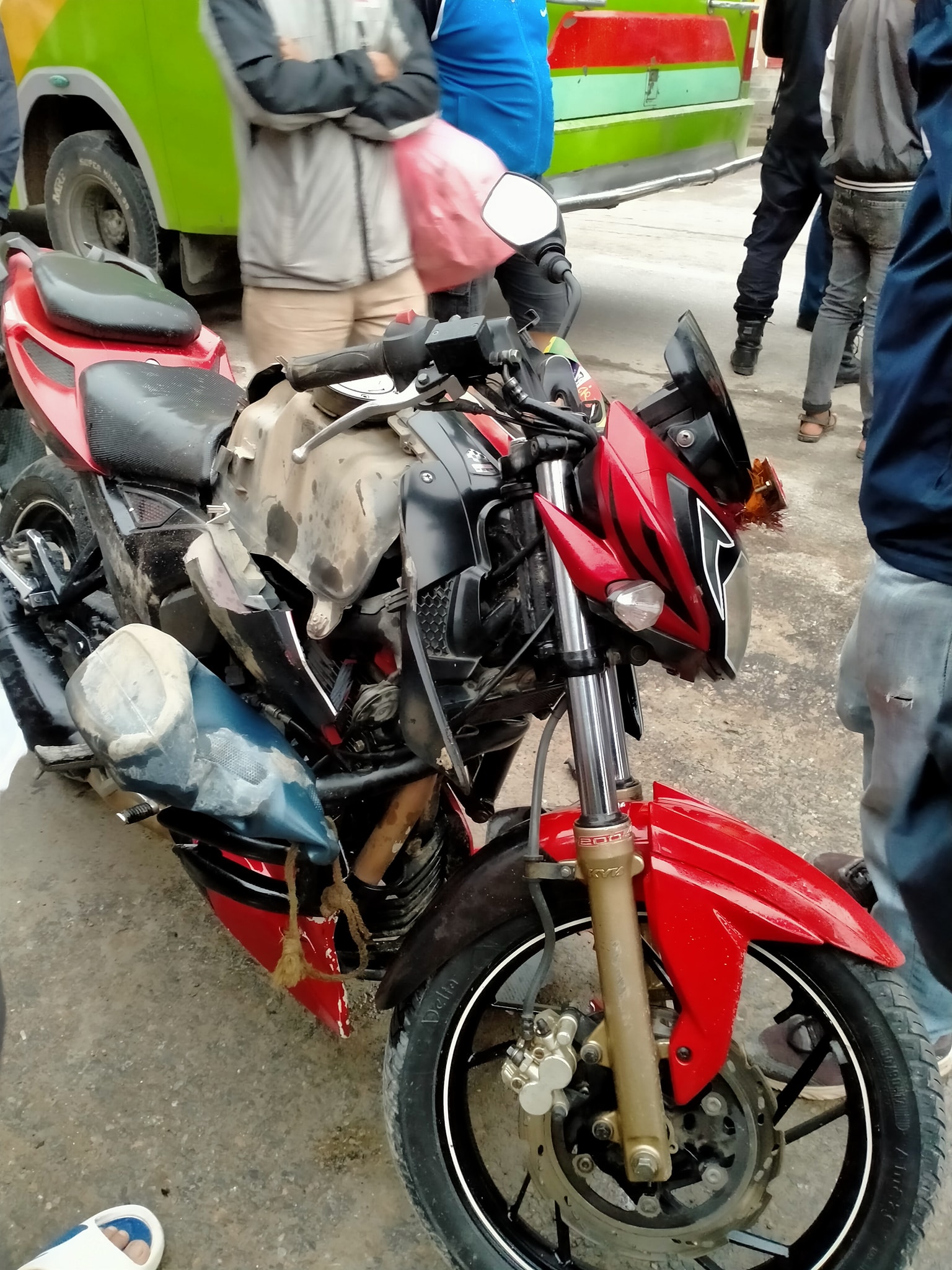 एकाविहानै च्याम्हासिंह रोड महेश्वरी पुल नजिकै दुर्घटना