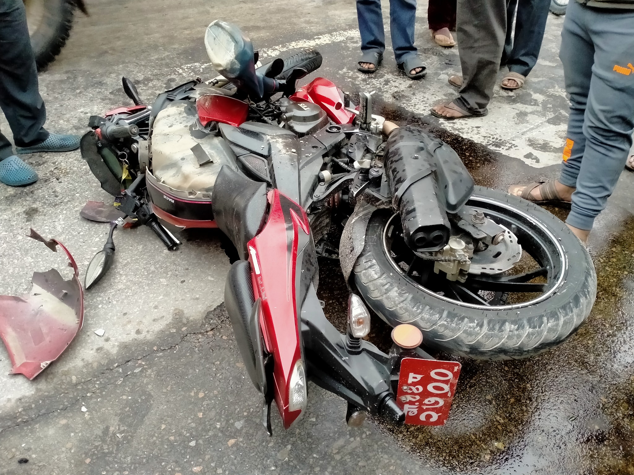 एकाविहानै च्याम्हासिंह रोड महेश्वरी पुल नजिकै दुर्घटना