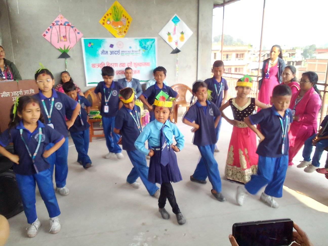 भीम आदर्शमा छात्रवृत्ति तथा शुभकामना आदानप्रदान