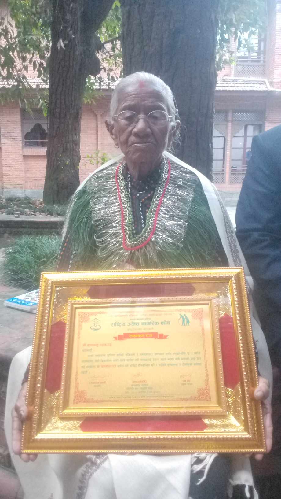 गोल्मढीकी सय वर्षीया ग्वाछा काठमाडौंमा सम्मानित (जीवनीसहित)