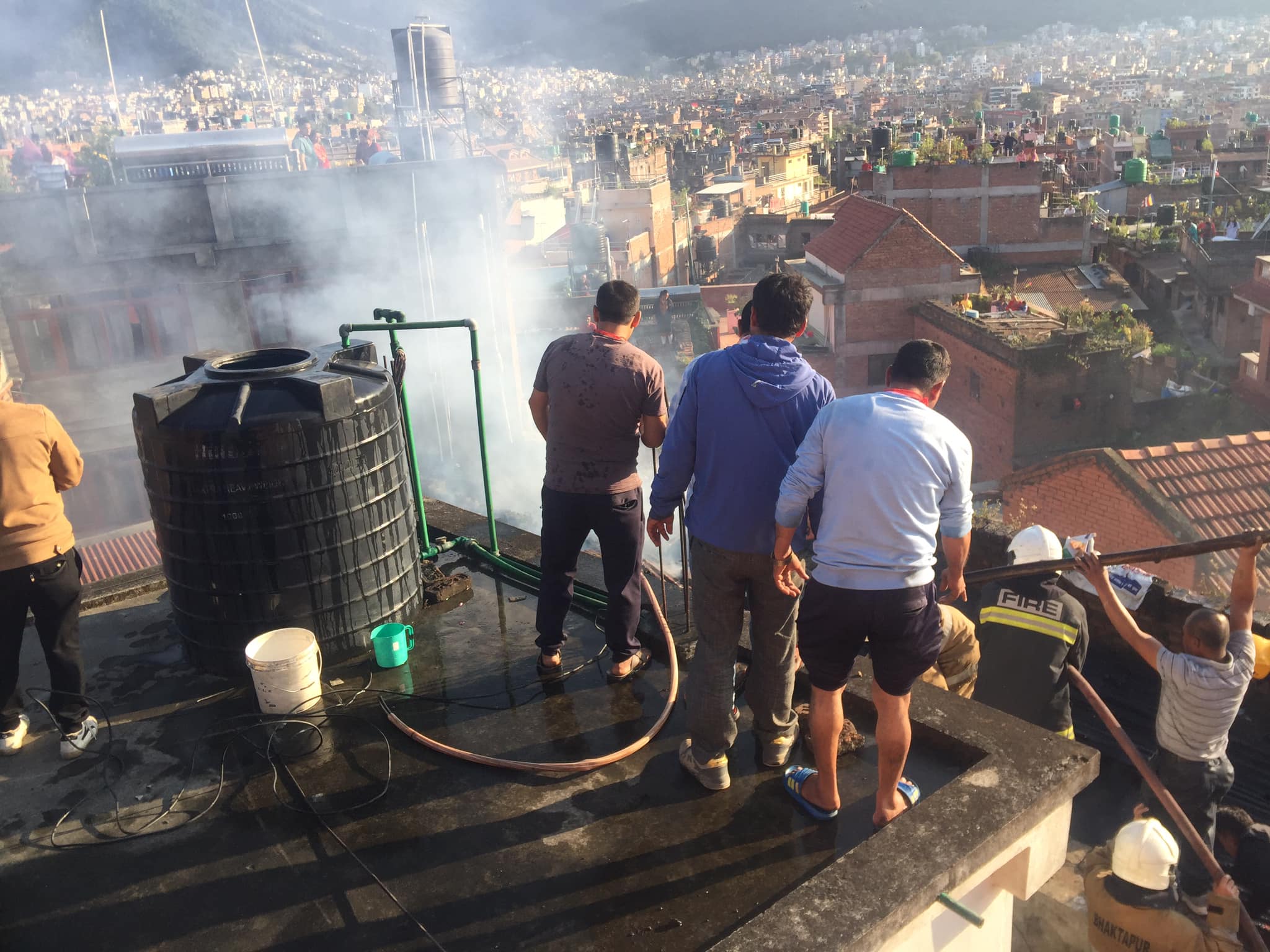 इटाछेंमा आगलागी ः एकजना घाइते (फोटो फिचर)