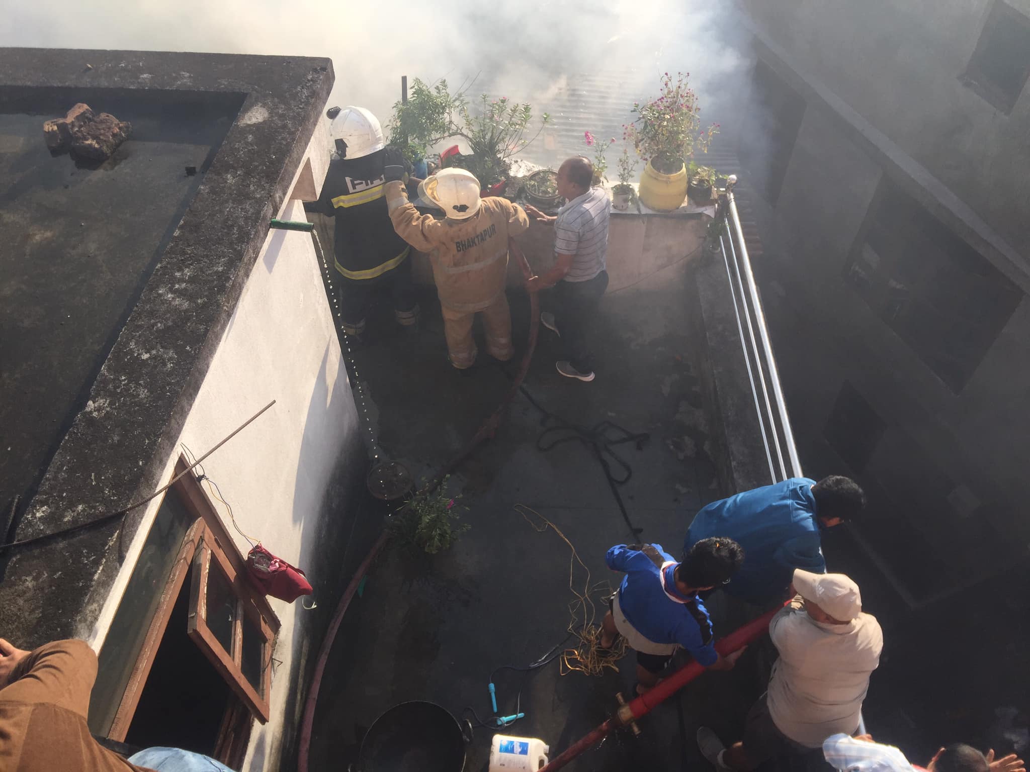 इटाछेंमा आगलागी ः एकजना घाइते (फोटो फिचर)