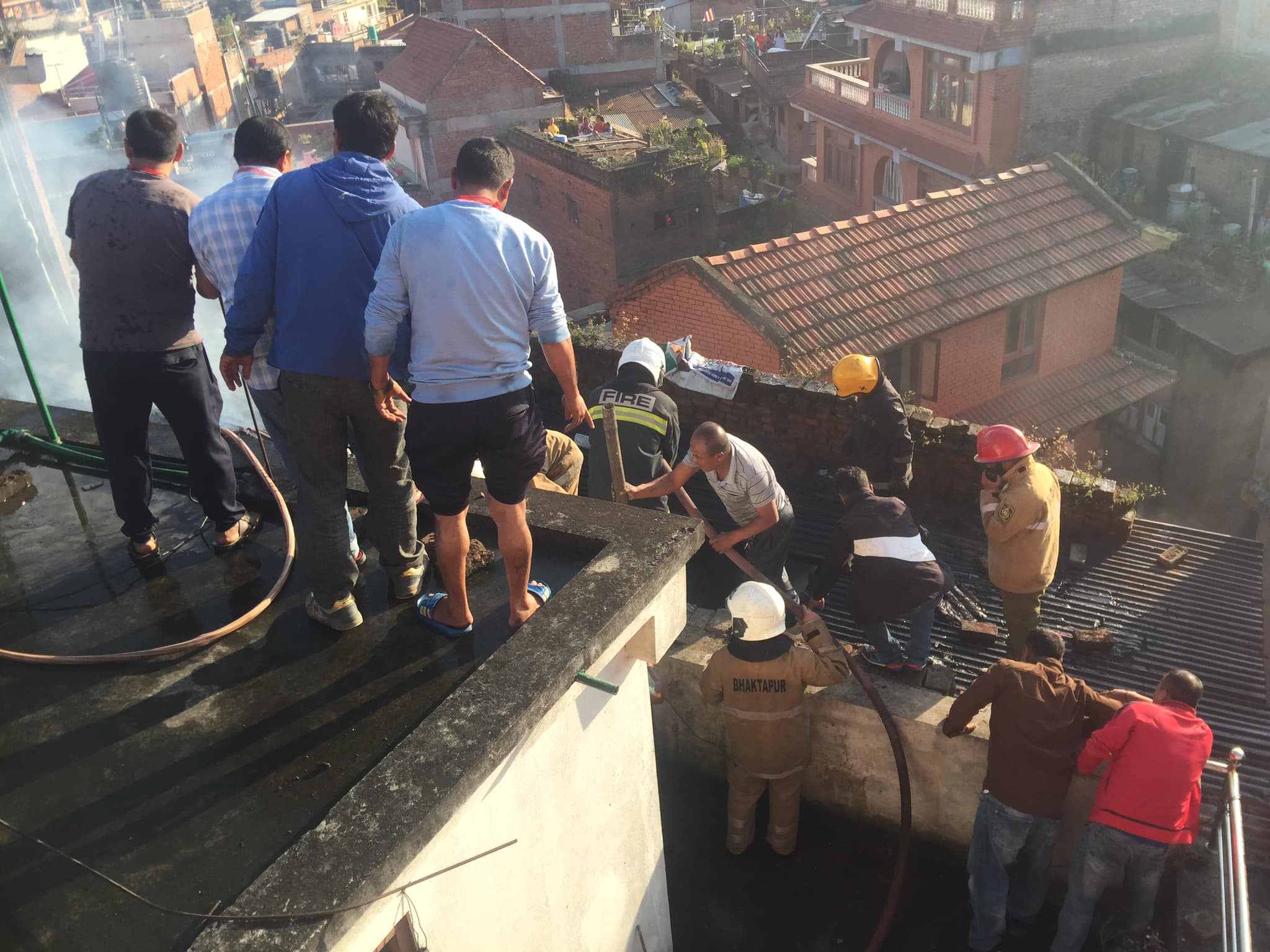 इटाछेंमा आगलागी ः एकजना घाइते (फोटो फिचर)