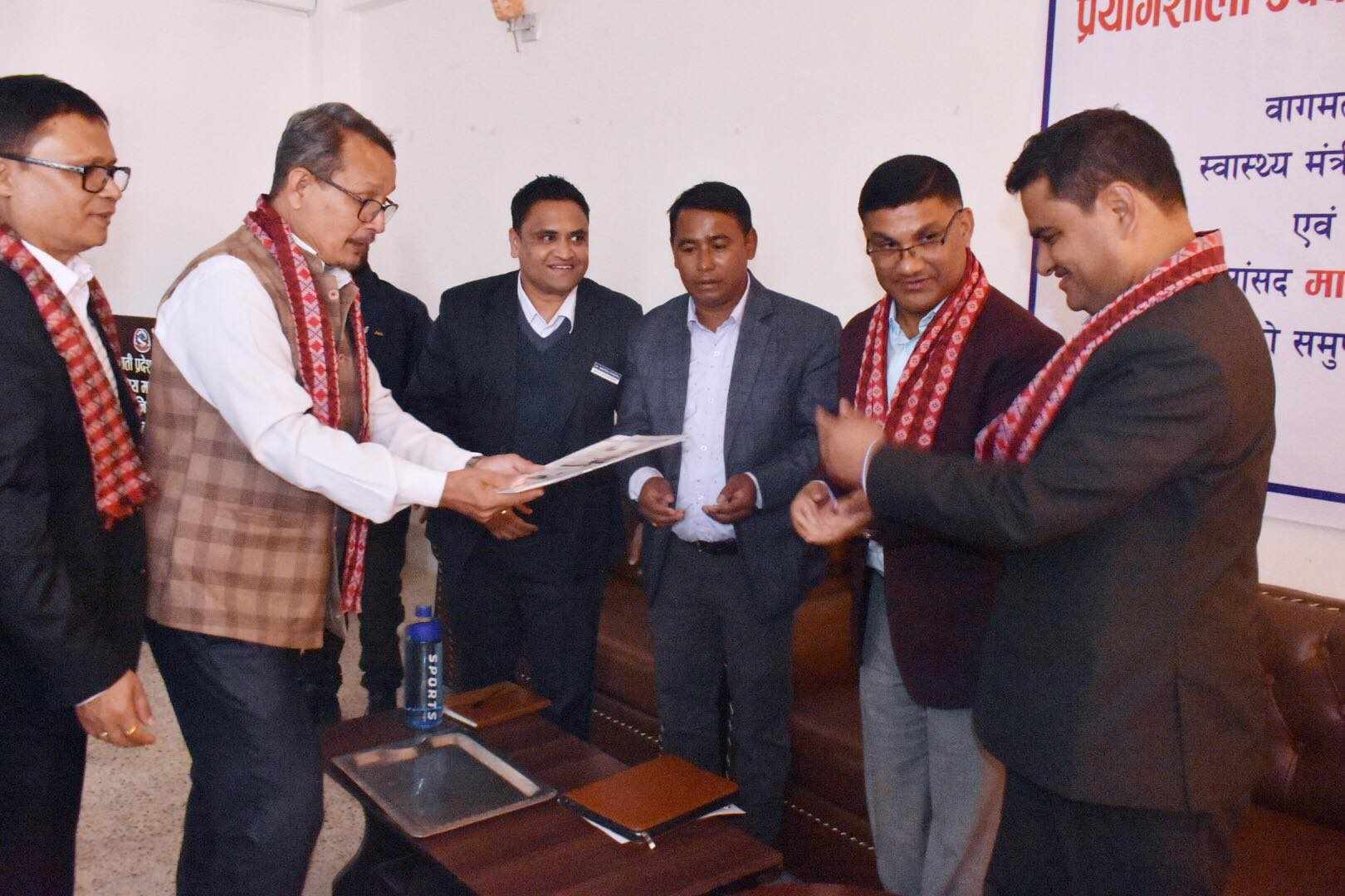 टोखा अस्पताललाई थाईराइड हर्मोन प्रयोगशाला Culture मेसिन हस्तान्तरण 