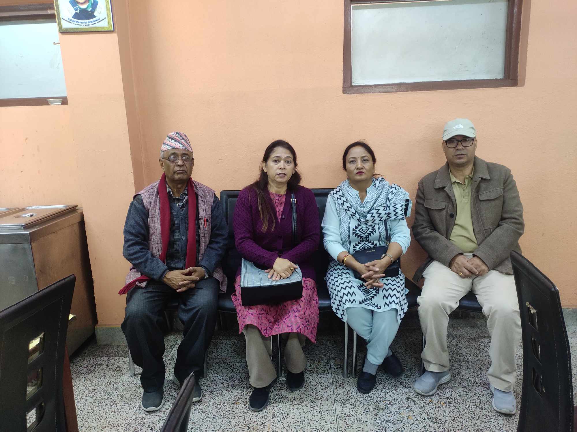भक्तपुरका स्वर्गीय सावित्रीको सम्झनामा सिद्धि स्मृति शालिग्रामका बृद्धबृद्धाहरुलाई भोजन