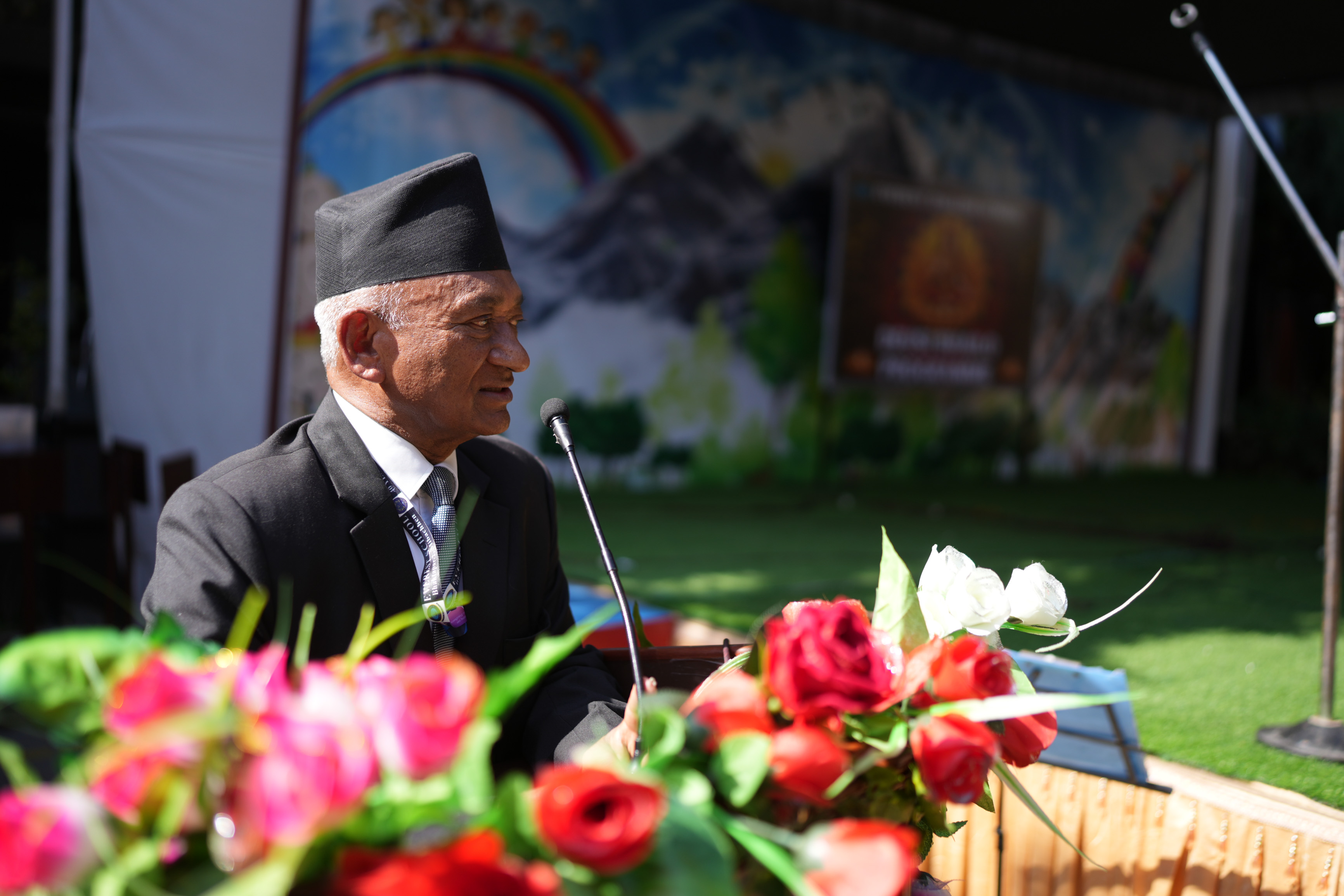 एभरेस्ट स्कुलका ससाना नानीहरुले गरे म्हः पूजा ः ठूलाले खेले देउसीभैलो 