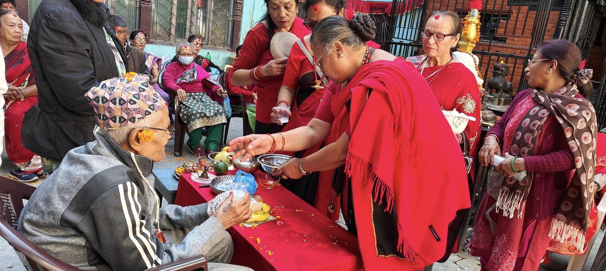 जेष्ठ नागरिकलाई सामुहिक म्हपूजा