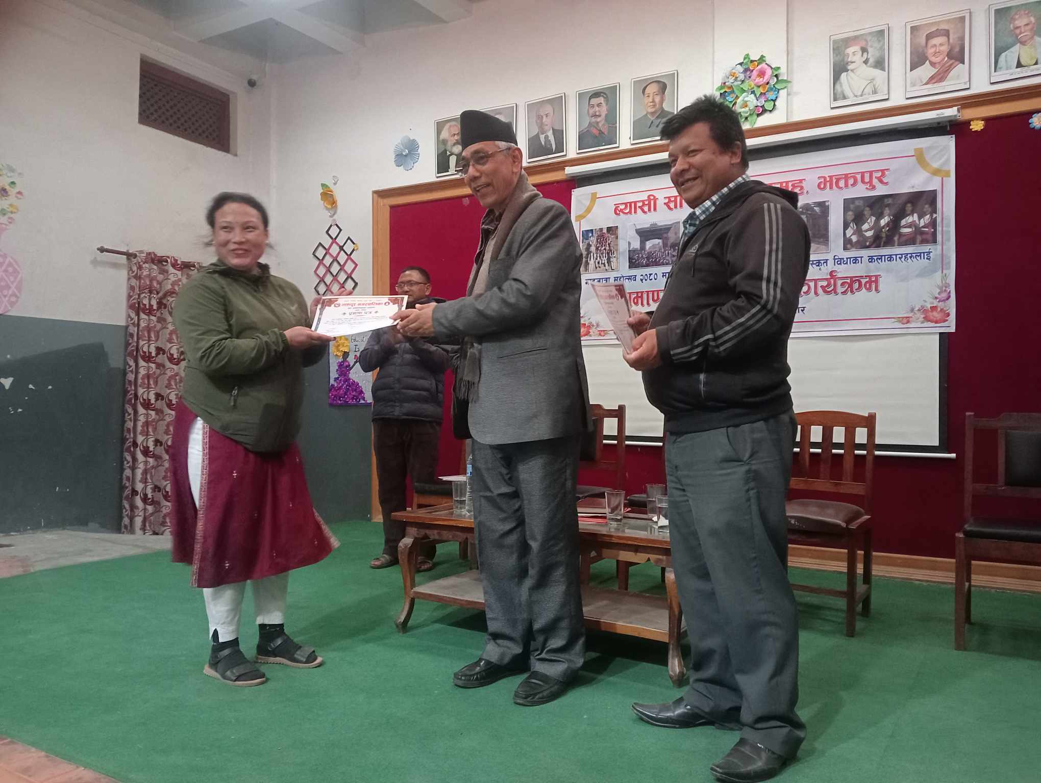 ब्यासी सांस्कृतिक समूहका कलाकारलाई प्रमाणपत्र वितरण