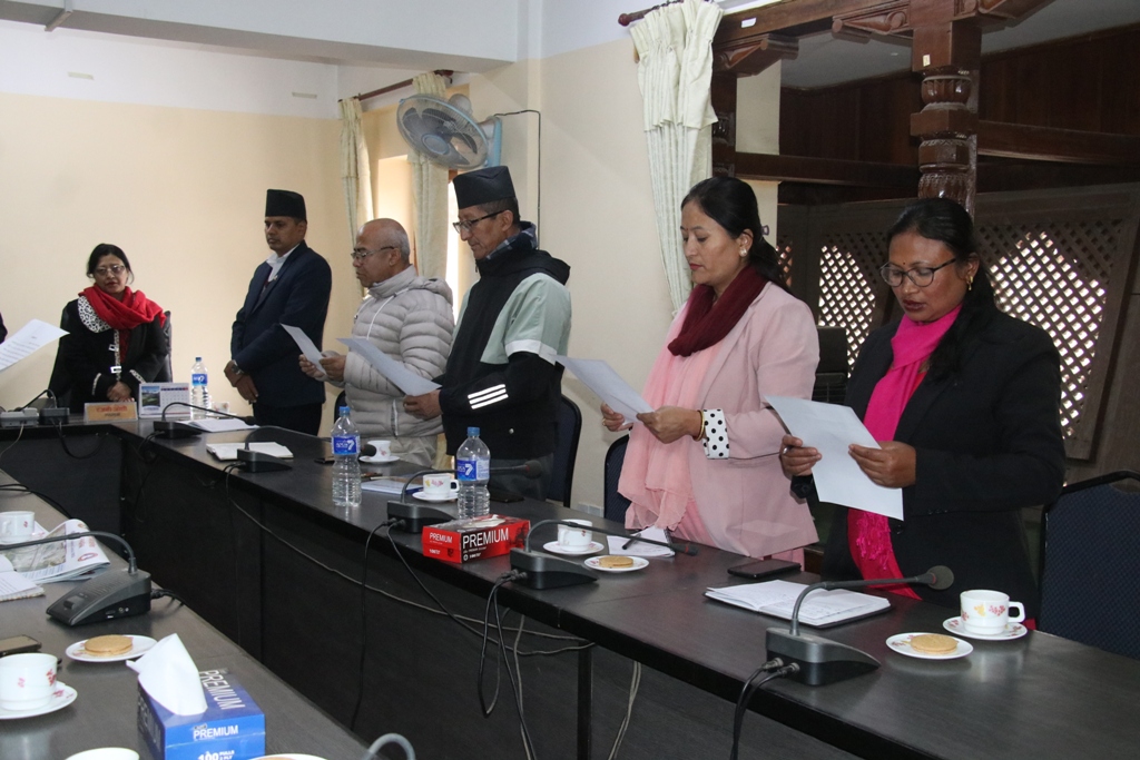 परीक्षा समितिका पदाधिकारीहरुद्वारा पद तथा गोपनीयताको पथग्रहण