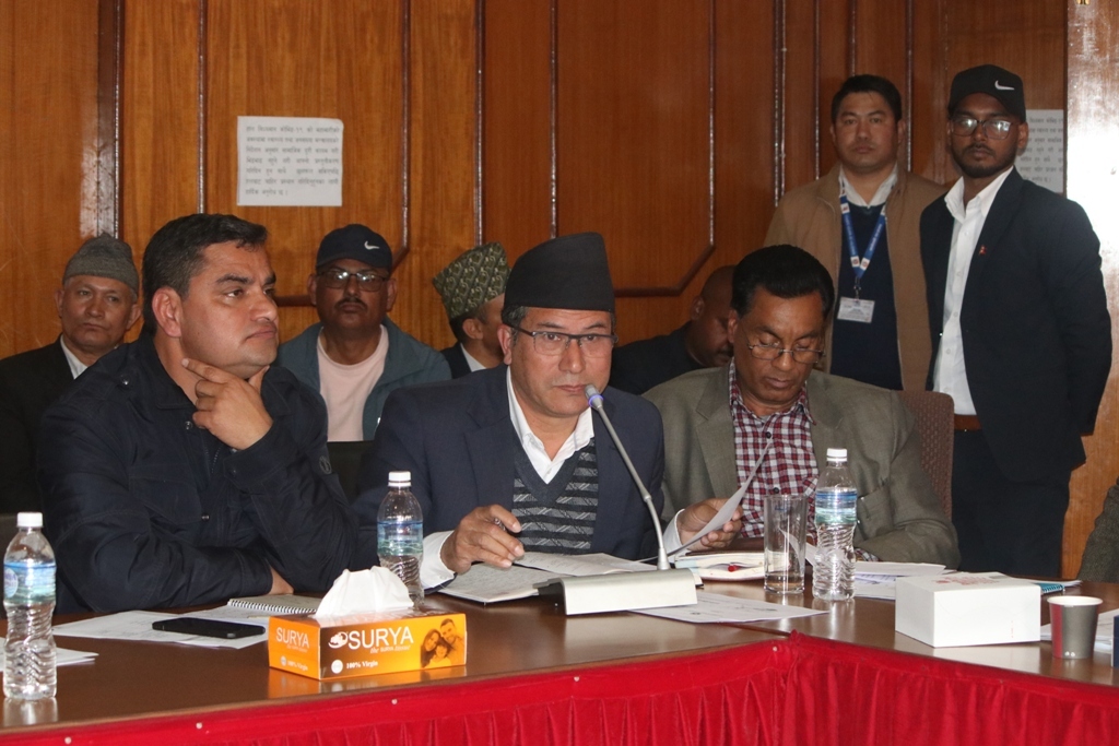 खानेपानी मन्त्रीलाई सांसद सुवाल र मेयर प्रजापतिले भने, खानेपानीको जिम्मा स्थानीय तहलाई दिऔ
