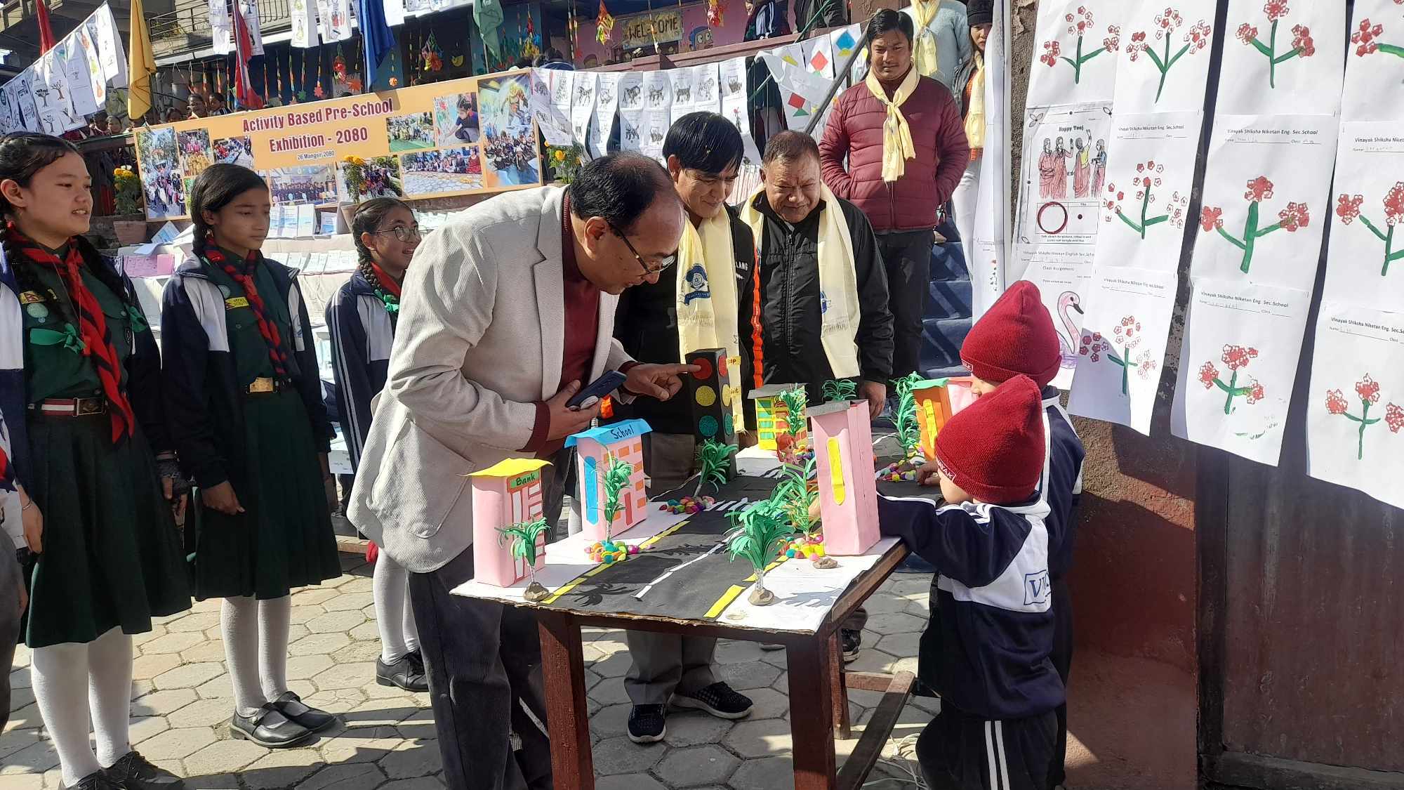 विनायक शिक्षा निकेतनकाे प्रि स्कुलमा शैक्षिक प्रदर्शनी 