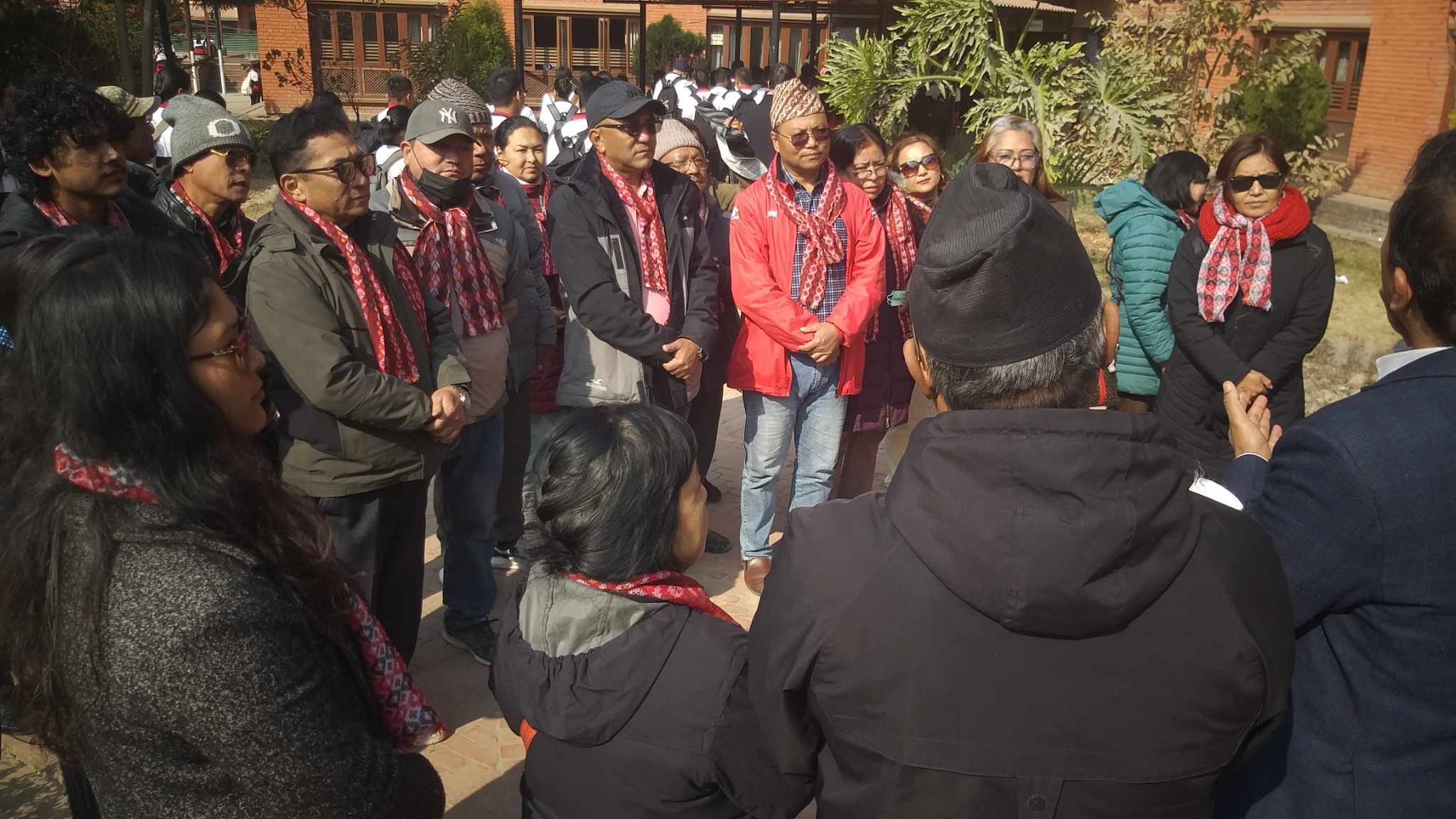 धरानका तीन दर्जनबासीहरु भक्तपुरको ख्व्प कलेजमा (तस्वीरमा)